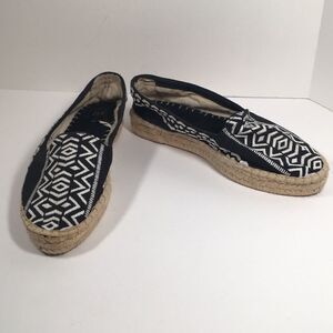 Gap Black and White canvas Espadrilles Sz 10